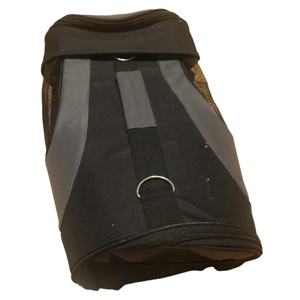 pet carrier like new​​​​​​​​​​​​